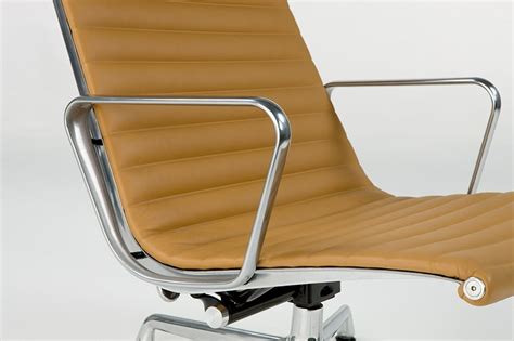 Since the very first eames design was released to the marketplace, various manufacturers have used an array of eames labels and stamps over the years, and this continues today. HermanMiller® Eames® Aluminum Group Lounge Chair - The ...