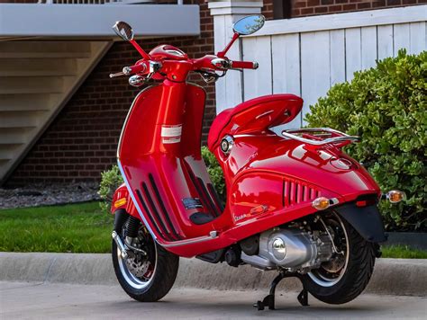 This premium vespa scooter will be made available across motorplex dealerships across india, which also handles the sales of other vespa models, aprilia and moto the price will be officially revealed on october 25 in pune. Vespa 946 Red 125 2020, Philippines Price, Specs ...