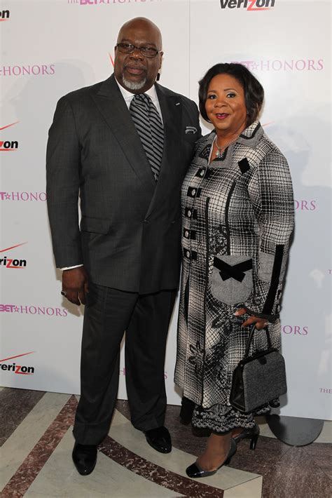 Jakes was born on june 9, 1957 in south charleston, west virginia, usa as thomas dexter jakes ii. BET Gives Bishop TD Jakes A Talk Show, 'Mind, Body & Soul ...