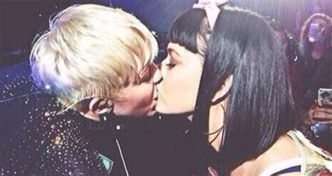 Miley Cyrus Kisses Katy Perry During Adore You Performance On Bangerz World Tour Capital