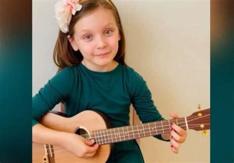 Menina De 8 Anos Surpreende Tocando Bach Em Ukulele Assista ⋆ Pense