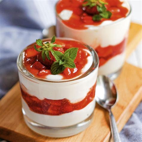 Dessert im Glas lecker und hübsch anzusehen