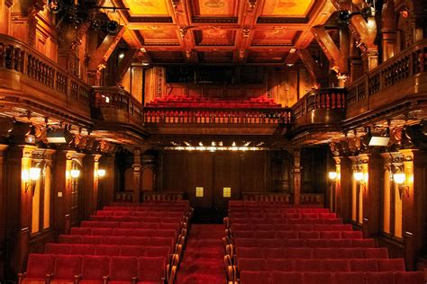 3 reasons to try theatre for French culture