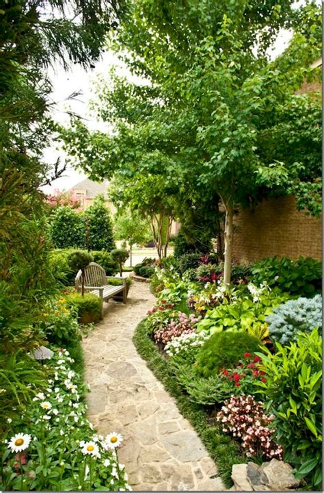 90 Beautiful Side Yard Garden Decor Ideas 64 Courtyard Landscaping