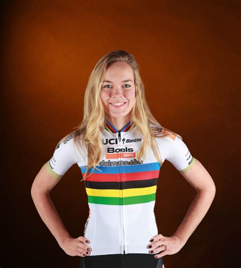 Anna van der breggen groet de fans @nk_wielrennen #nkwielrennen2021 pic.twitter.com/bj43pbkedn. World champion Anna van der Breggen relishing new ...