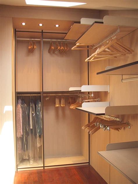5 armadi a muro su misura. Cabina armadio in mansarda, su misura | IDFdesign
