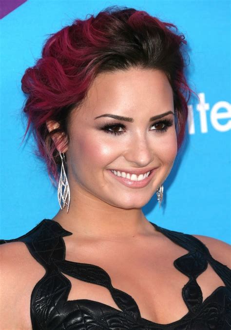 Top 32 Demi Lovatos Hairstyles And Haircut Ideas For You To Try