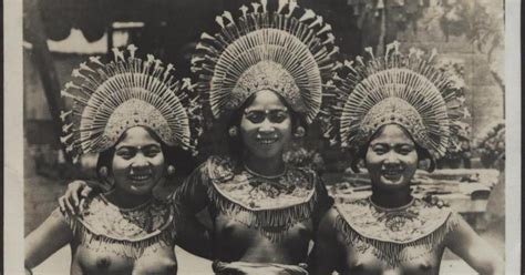 Topless Balinese Girls Old Postcard Indonesia