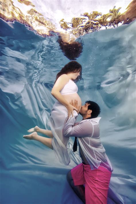 if you ve got it flaunt it underwater pregnancy mermaid photo shoot maternity underwater