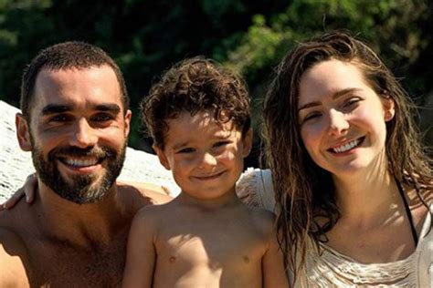 Luego de que se estrenara la segunda temporada del reality show 'de viaje con los derbez', comenzaron a tomar fuerza los rumores sobre una posible separación entre alessandra rosaldo y eugenio derbez. Así ha crecido el hermoso y carismático hijo de Ariadne ...