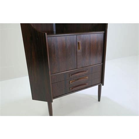 Maybe you would like to learn more about one of these? Danish Rosewood Corner Locking Bar Cabinet | Chairish