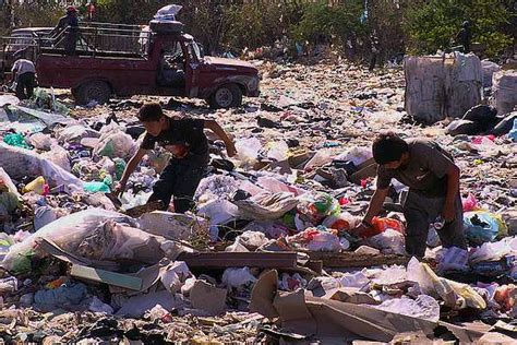 Imágenes de niños tirando basura. Latinoamérica: medio millón de niños entre la basura | | El Turbión