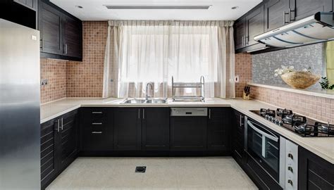 Simple kitchen with standard height base and wall cabinets. Kitchen lay out | Kitchen, Beautiful villas, Home