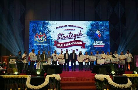 Radio televisyen malaysia 364 views3 months ago. Anugerah Pertandingan Keceriaan Bulan Kebangsaan 2019
