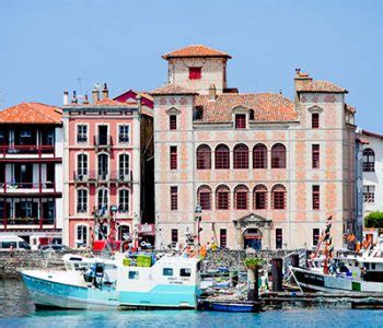 De son nom basque donibane lohizun, saint jean des marais, saint jean de luz fut, dès sa naissance, un port de pêche très riche grâce à la pêche fréquentée par de riches personnes, saint jean de luz a conservé quelques magnifiques hôtels particuliers. Tourisme Saint Jean de Luz : visiter, sortir à Saint Jean ...