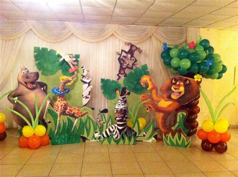 Due to the popularity of this movie, you can expect that your children may ask you for a madagascar 2 themed birthday party in the future. Madagascar theme party deco | Fiesta de madagascar, Fiesta con temática de selva, Decoración de ...