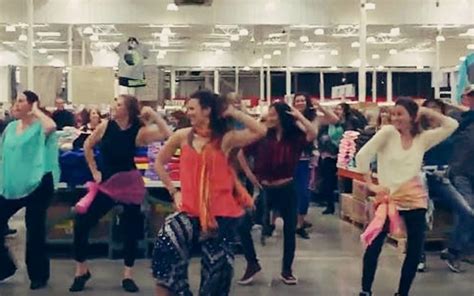 Flash Mob Dances To London Thumakda In California Shopping Mall