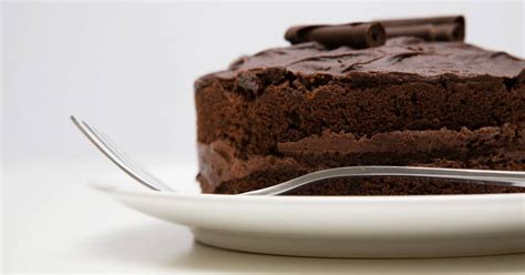 Et voilà les étapes pour préparer un délicieux gâteau au chocolat : L'ingrédient (très) étonnant pour faire le meilleur gâteau ...