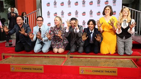 The Big Bang Theory Stars Bekommen Sterne Auf Dem Walk Of Fame