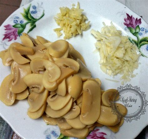 Masak rumah umumnya tahu cendawan butang yang rendah hati, tetapi jenis yang lebih eksotik seperti chanterelle, morel dan pilihan gourmet lain mungkin chanterelles segar boleh menjadi sulit untuk mencari jika mereka tidak berada di musim, tetapi mereka juga disediakan kering atau dalam tin. Resepi Cendawan Masak Sos Tiram | cik sukα taip