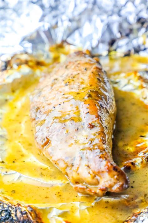 The best baked garlic pork tenderloin. Recette de longe de porc au four et sauce facile