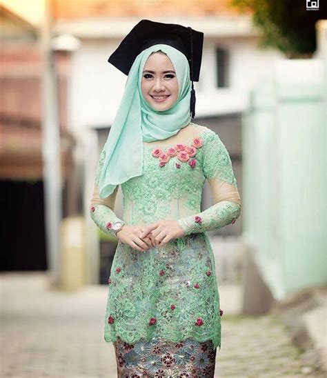 Celana kulot cocok banget kamu miliki buat kamu yang bukan pecinta celana ketat. Tutorial Hijab Ala Lesti Kejora | Jilbab Gallery