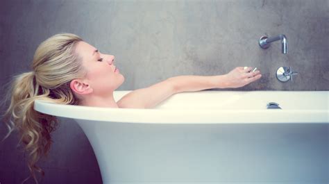10 Ways To Clean Your Bath Bt