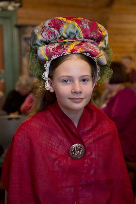 See more ideas about folk costume, traditional outfits, norwegian. Fargerike Hallingdal | Bunad Magasinet