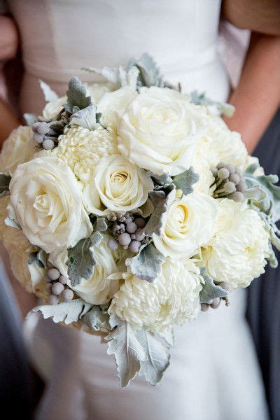 Fall Wedding Décor Ideas With Chrysanthemum Flowers By Bride