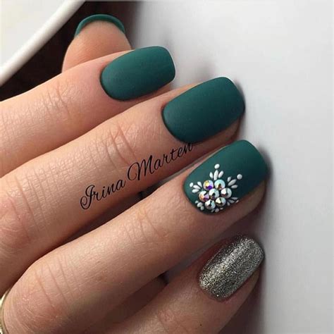 50 Trendy Green Christmas Nails To Celebrate Holiday Green Nails