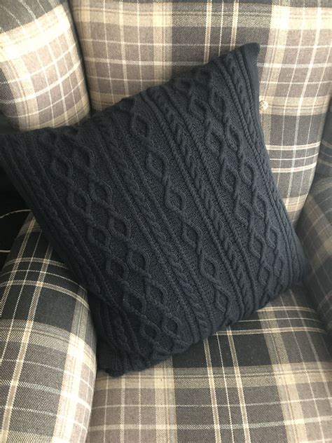 Ravelry 183 34 Morgans Daughter Pillow By Drops Design Knitted