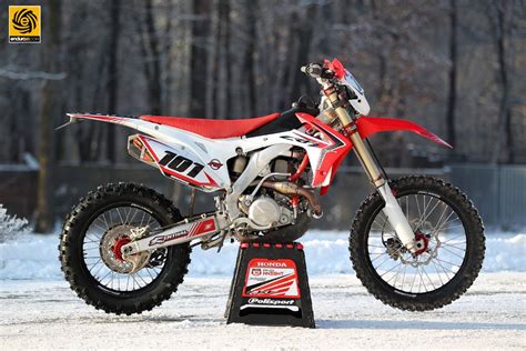 Now, after three years of refinements, honda has once again changed things up and has introduced a new crf450r for 2013, boasting major changes to its frame, a new kyb pneumatic spring fork (psf), a. Honda CRF 450 R 2013 de Enduro de David Knight | Dirtbikes ...