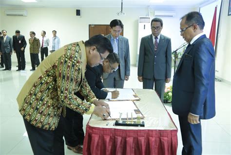 Perkara 160 (2) dalam perlembagaan persekutuan mentakrifkan melayu sebagai. Bekerja Sesuai Kontrak Kinerja - Universitas Nusa Cendana