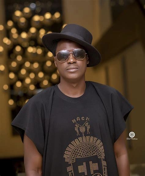 Farida fasasi, wife of olanrewaju fasasi whom we all know as sound sultan has given birth to a baby boy and her proud husband has taken to social media to announce the news. New Video: Sound Sultan - O.S.A.C - GidiFeed