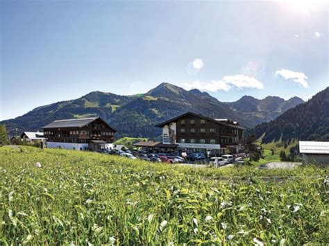 Maybe you would like to learn more about one of these? Hotel in Mittelberg im Kleinwalsertal | Hotel Alte Krone