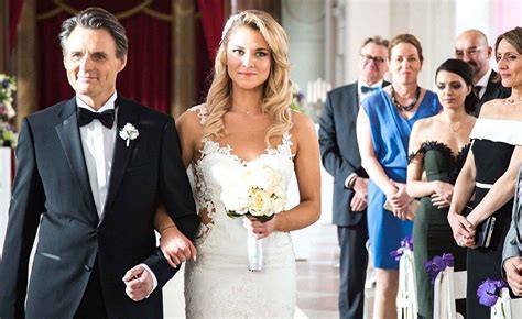 Seine gefühle für die hübsche blondine sind eben immer noch da. Gzsz Sunny Hochzeitskleid: Brautkleid #GzszSunnyBrautkleid ...