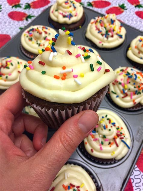 Vanilla Cupcake Recipe That Makes Easy Recipes Today
