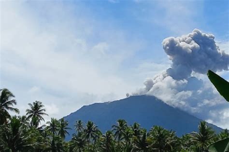 waspada gunung ibu erupsi terjadi gempa letusan puluhan kali hingga gempa tektonik karawang