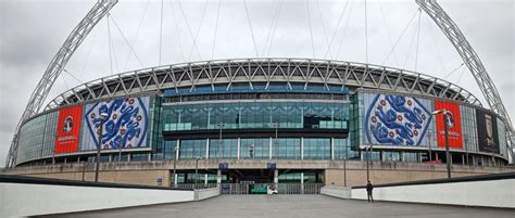 Wembley ist das bekannteste stadion großbritanniens. Wembley Stadion ist das bekannteste Stadion in London