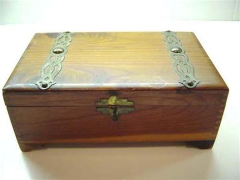 I Love Boxes That Look Like Treasure Chests Jewelry Chest Wood
