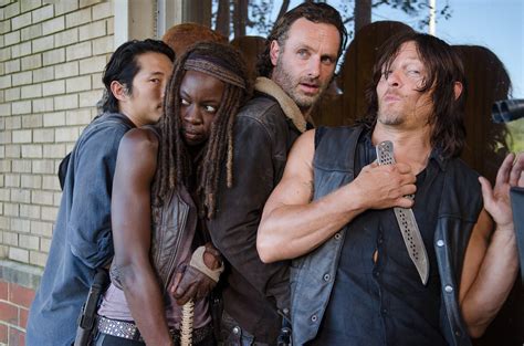 sdcc 2016 the walking dead cast and crew talk around season 7 character relationships and all