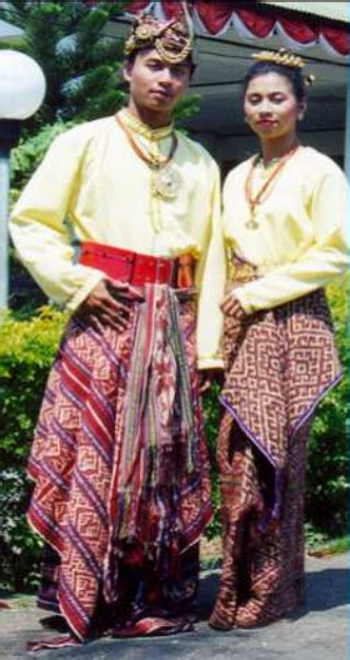 Legenda manusia pertama di belu, ntt. Fashion: Pakaian Adat Nusa Tenggara Timur (NTT)