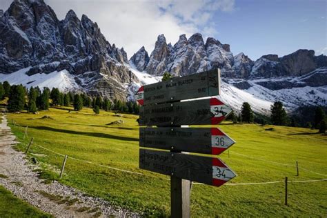 Val Di Funes Villnösstal Dolomites Italy Essential