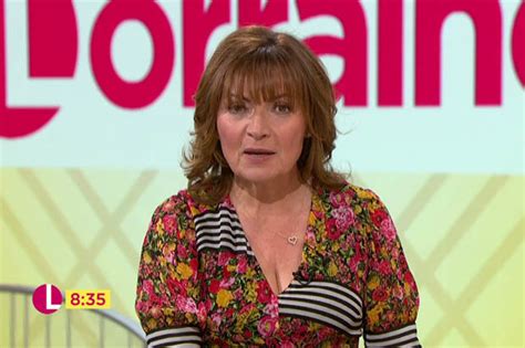 Lorraine Kelly Today Itv Host Lets Cleavage Reign Supreme Daily Star
