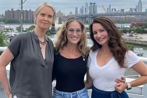 Sarah Jessica Parker Cynthia Nixon And Kristin Davis Reunite For Sex And The City Revivals