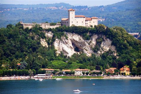 Lake maggiore (lago maggiore or lago verbano) is a large lake on the south side of the alps, mostly in the italian lake district and the northern part in switzerland. LAKE MAGGIORE - LAKE VIEW VILLAS FOR SALE