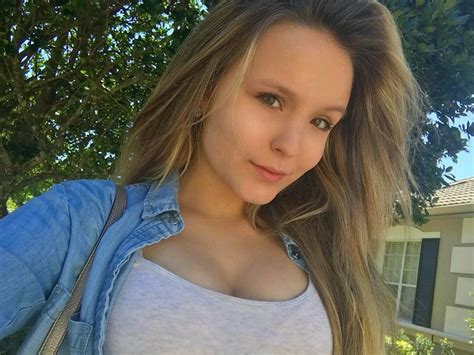Já fez filmes, dublagens e telenovelas, sendo o seu trabalho mais importante a participação na telenovela carrossel, como maria joaquina. Baixar Musica De Larissa Manoela Bom Dia - Free Download ...