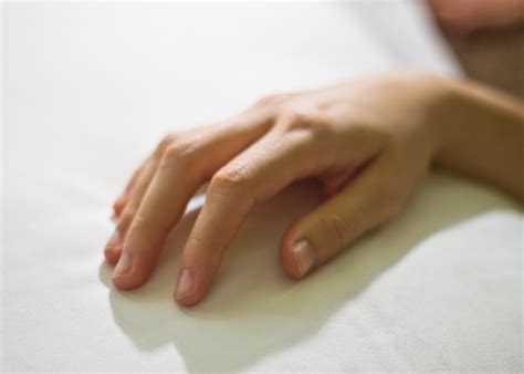 Swollen Fingers In The Morning Causes And Cures Youmemindbody