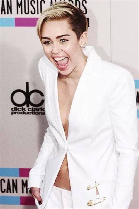 Miley In White Coat Nd Pants With Gold Accessories Miley Cyrus Outfits Photo 36248481 Fanpop