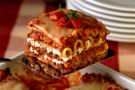 Irresistible Meat Lasagna With Creamy Ricotta Filling